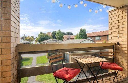 Moonee Ponds Apartment | Family Friendly 3-Bed with Courtyard & Parking