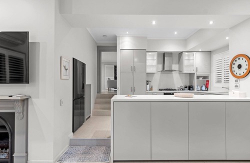 Hamilton Apartment | Family Friendly 3BR with Pool in Hamilton