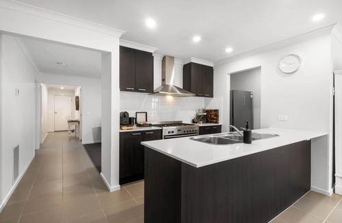 Grovedale House | Family-Friendly 4BR Mount Duneed Manor