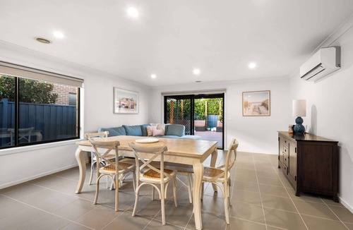 Grovedale House | Family-Friendly 4BR Mount Duneed Manor