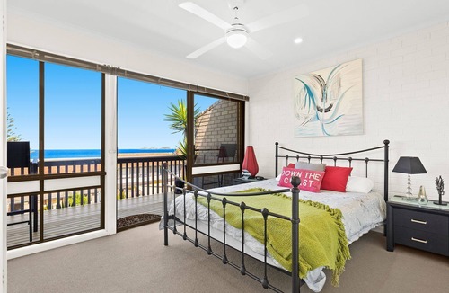 Batehaven Apartment | Family friendly and Ocean Views from the deck