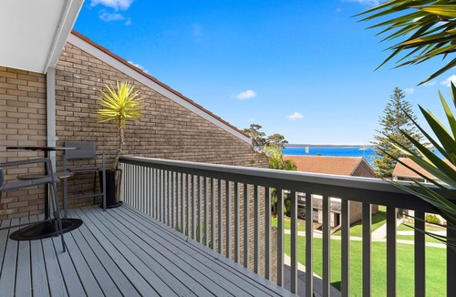 Batehaven Apartment | Family friendly and Ocean Views from the deck
