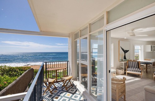 Mona Vale Apartment | Family friendly - beachfront apartment - steps to the sand- private parking