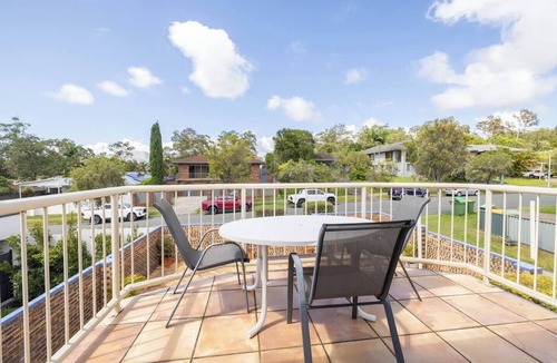 Ashmore House | Family-Friendly Oasis with Pool, Near Beaches & Theme Parks