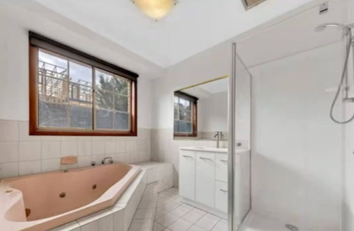 Darley House | Family Getaway, Multiple hiking spots and trails nearby