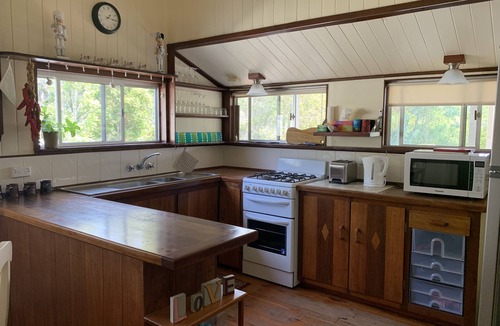 Mooloolah Valley House | Family Home - Pets welcome . 15km to Australia Zoo, 20km to amazing beaches.