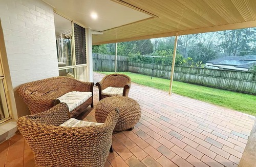 Kuraby House | Family & Pet-Friendly 4BR Home Freshly Renovated near Transport & Malls