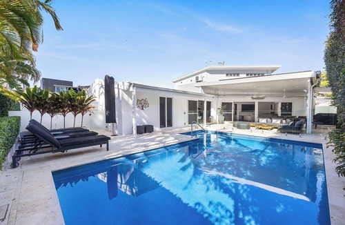 Noosa Heads House | Family & Pet-Friendly Luxury Near Hastings St
