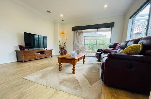 Clyde North House | Fantastic 4 bedroom family entertainer@Clyde North