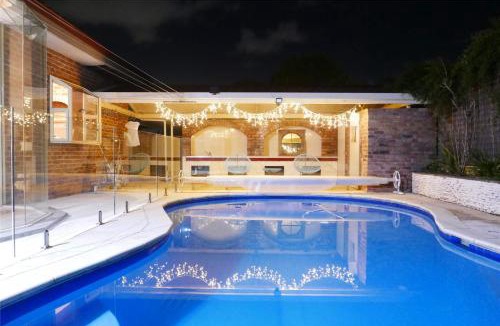 Concord House | Fantastic Family Home with Pool at Concord