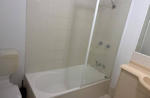 Biggera Waters House | Fantastic location townhouse close to beaches , shops , bus stop
