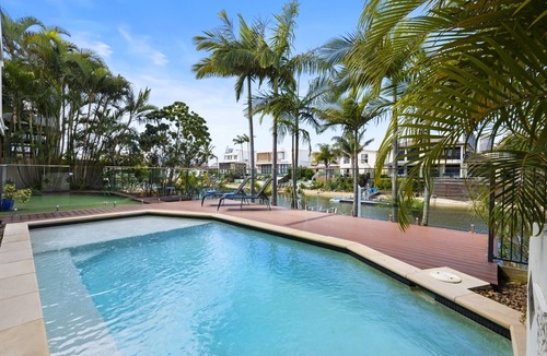 Broadbeach Waters House | FANTASTIC VALUE, affordable luxury