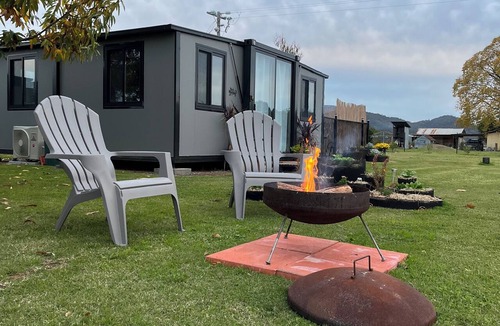 Merriang South Cabin | Farm Stay cabin with Outdoor Bath