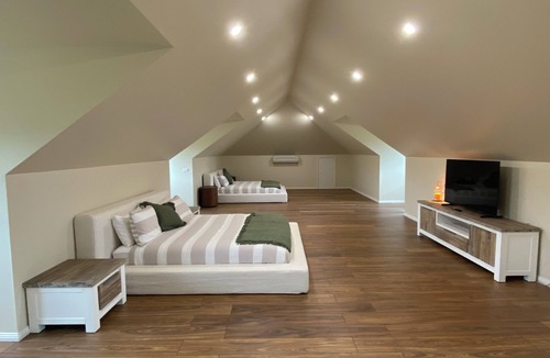 Wimbledon Other | Farm Stay with Valley Views