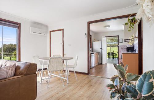 Burnside House | Farm View Cottage