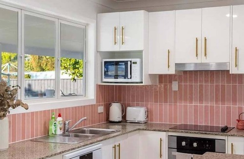 Yeppoon Resort | Farnborough Beach Cottage