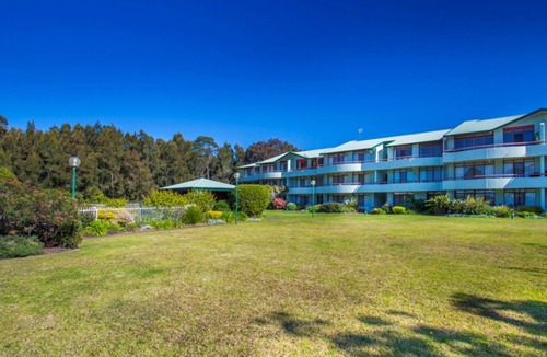 Mollymook Beach Apartment | Fathoms 6 2-bedroom, 1-bathroom apartment. Sleeps 4 - Queen bed and 2 Single beds.