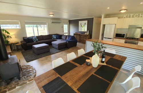 Smoko House | Feathertop Views and Barn