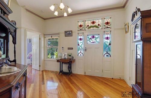 Yarrawonga House | Federation home in town, close to lake & shops