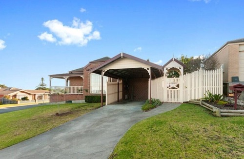 Lakes Entrance House | ‘Federation Style’ 4 bedroom House with Ocean View