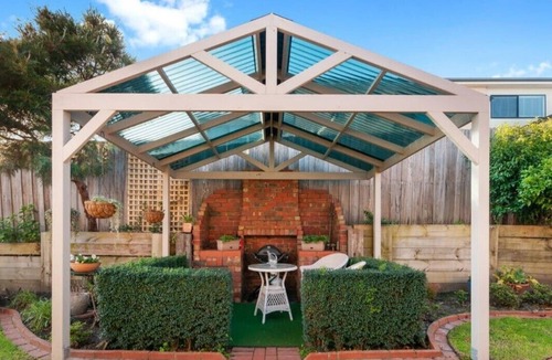 Lakes Entrance House | ‘Federation Style’ 4 bedroom House with Ocean View