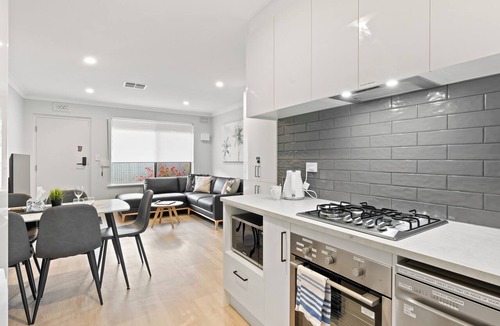 Payneham South Condo | Feel comfortable in this fully equipped, 2-bedroom unit located in quiet Payneham South, ideal for travelling workers & families. Easy parking, no stairs, heat & cool throughout, Wi-Fi, linen hire inc., keyless entry & easy self check-in!