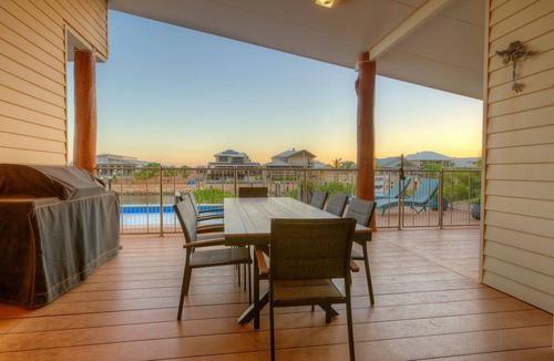 Exmouth House | Fern - Loaded with extras like swimming pool, free Wifi and Foxtel.