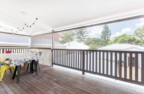 Paddington Cottage | Fernberg Cottage Sunny Queenslander Charm