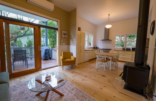 Warburton House | Ferntree Digs Cottage
