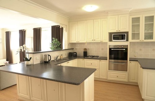 Ferntree Gully House | Ferntree Gully 5BRM Family Home Free Parking Wifi