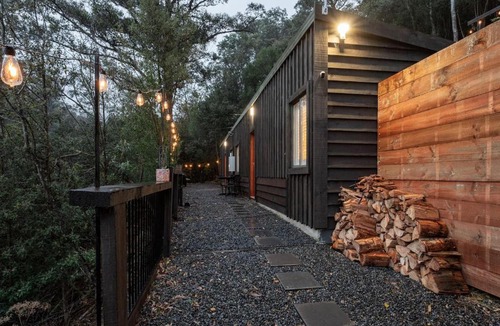 Hobart House | Fernvale Cottage - An Enchanting Mountainside Oasis