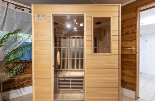 Ninderry House | Fijian Hinterland Retreat - sauna, heated pool, 15mins to beach!
