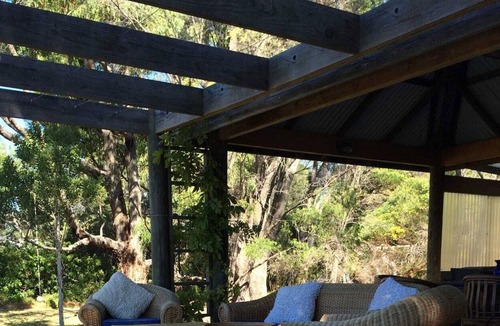 Quindalup Cottage | Fireside romance + waterside location