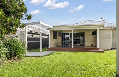 Ulladulla House | Fish Cottage BYO Linen Pet Friendly Sleeps 8