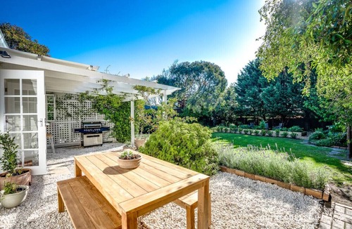 McCracken Cottage | Fisherman’s Cottage - c1945 cottage by the sea