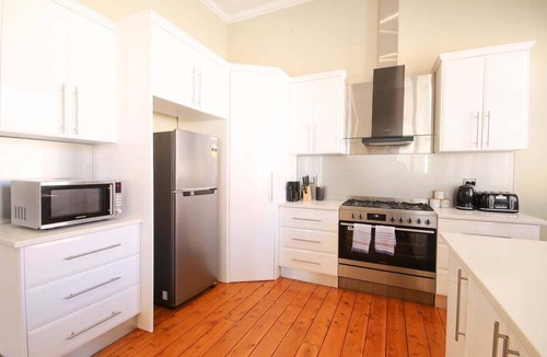 Wagga Wagga Apartment | Fitzmaurice St · Waterviews | Hidden Gem in CBD - Sleeps 10