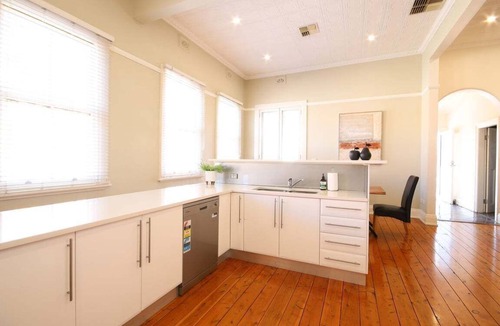 Wagga Wagga Apartment | Fitzmaurice St · Waterviews | Hidden Gem in CBD - Sleeps 10