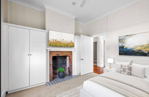 East Tamworth House | "Fitzroy House" - beautifully appointed CBD home