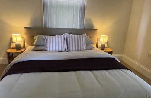 East Tamworth House | "Fitzroy House" - beautifully appointed CBD home