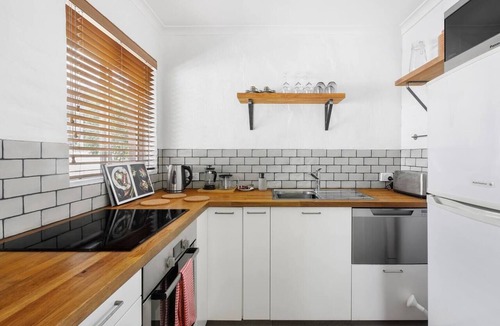 Fitzroy North Apartment | Fitzroy North Boutique Bliss by Merri Creek Trail