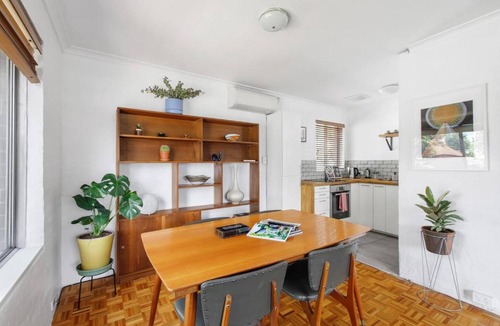 Fitzroy North Apartment | Fitzroy North Boutique Bliss by Merri Creek Trail