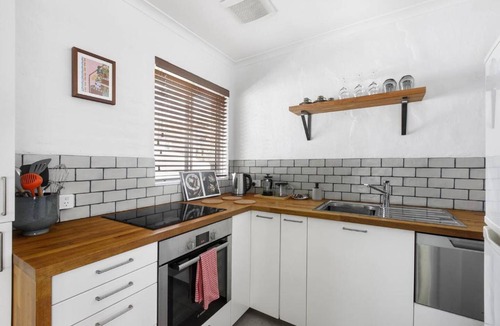 Fitzroy North Apartment | Fitzroy North Boutique Bliss by Merri Creek Trail