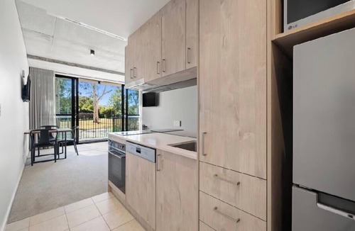 Kingston Apartment | Flat in Kingston @Canberra free parking , Pet allow