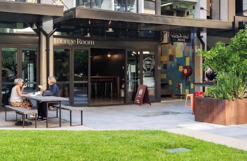 Kingston Apartment | Flat in Kingston @Canberra free parking , Pet allow