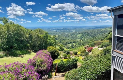 Flaxton House | Flaxton Garden Home with Spectacular Coastal Views