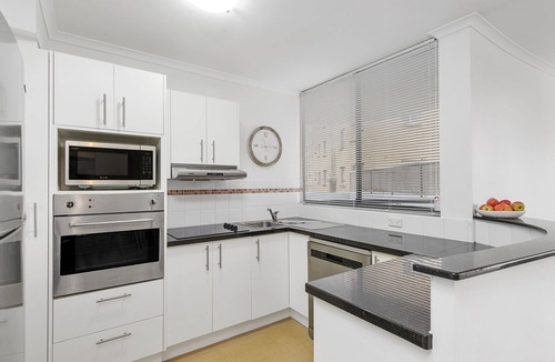 Port Macquarie Apartment | Flightdeck 101 - Large Modern Apartment In Great Location Close To CBD