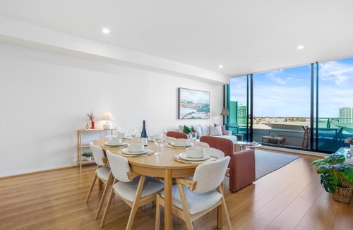 Docklands Apartment | Flinders Wharf - River Views & Free Parking