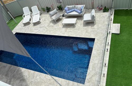 Horseshoe Bay Apartment | Flip flops