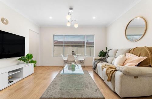 Henley Beach Apartment | FLO at Henley Beach - Beach, Brunch & Shopping
