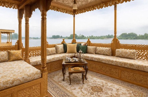 Dal Lake Boat Rental | Floating Luxury Group Of Houseboats